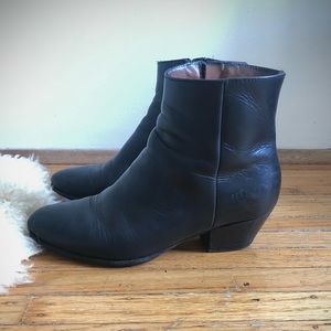 COMMON PROJECTS ANKLE BOOTS